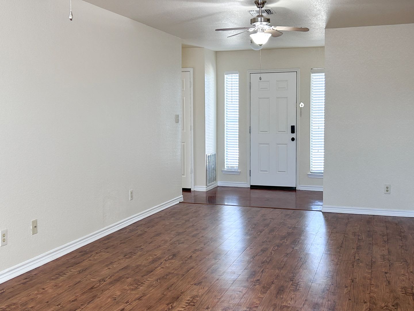 Charming Duplex with a Touch of Country Charm – photo 4