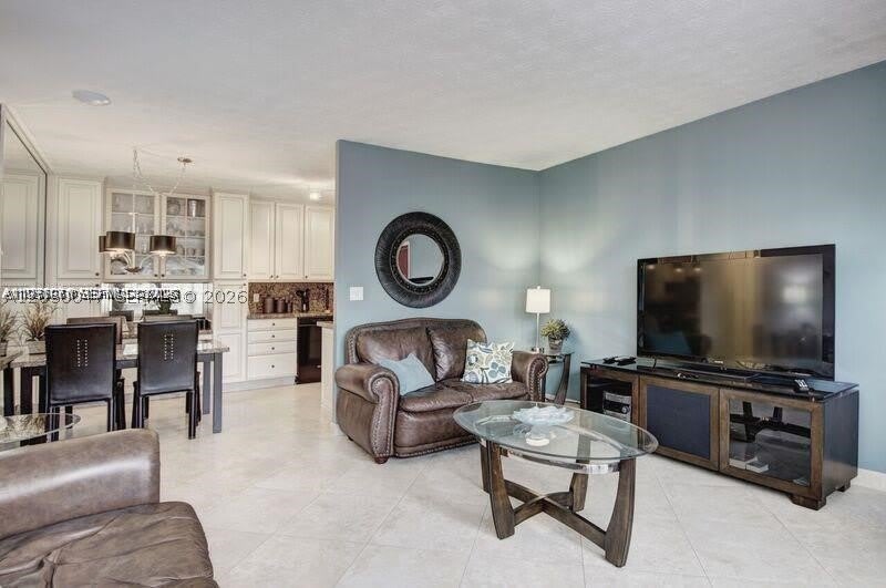 221 SE 9th Ave – photo 1