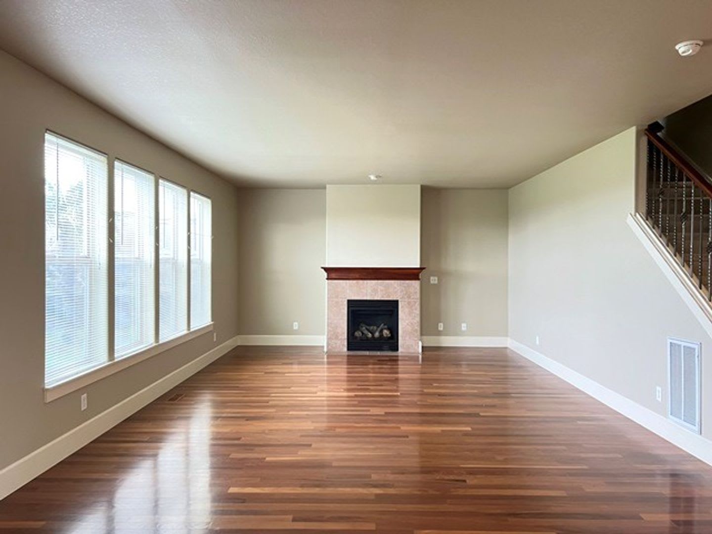 4Bd 2 5Ba Two Story House Available Mid October – photo 2
