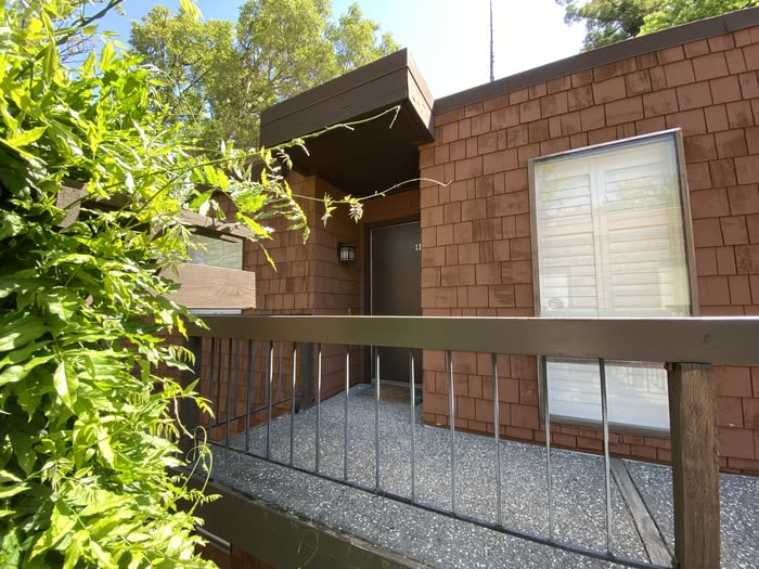 802 Woodside Lane East – photo 1