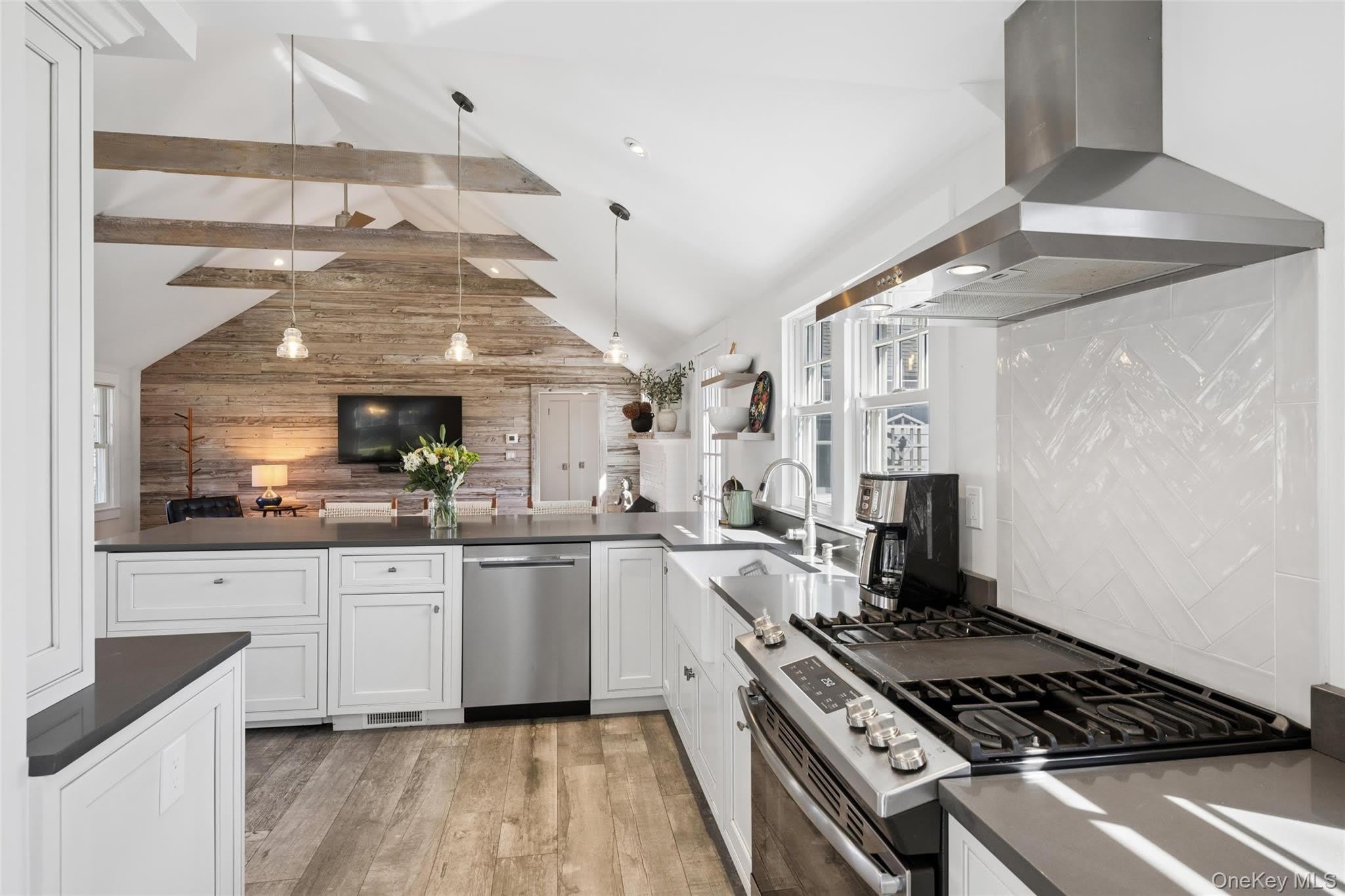 250 Oak Road – photo 4