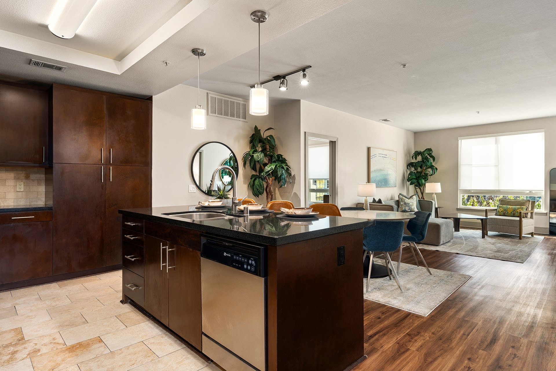 1818 Platinum Triangle – photo 4