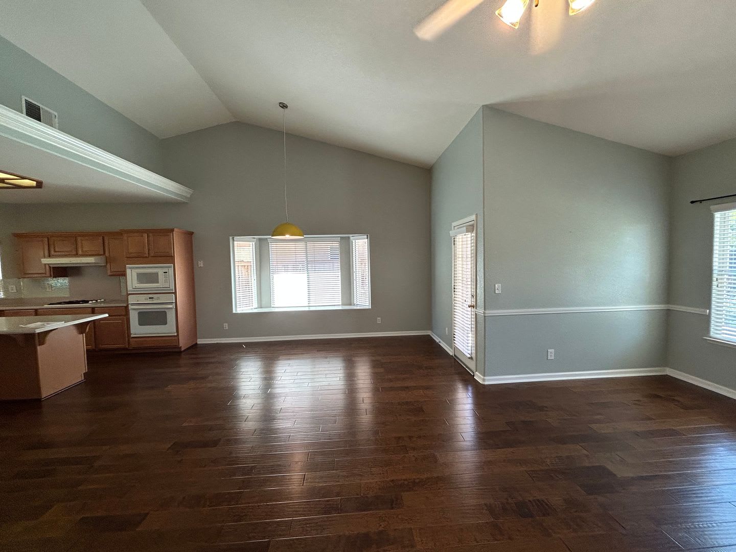 Beautiful 4 Bed 2 Bath Home in North West Visalia off Akers & Riggin! – photo 5