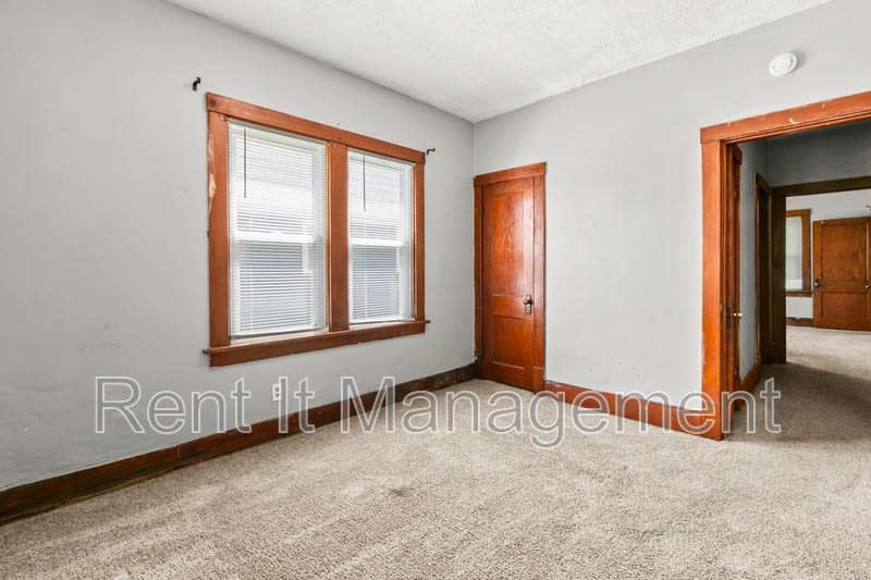 2820 N 19 Ave – photo 4