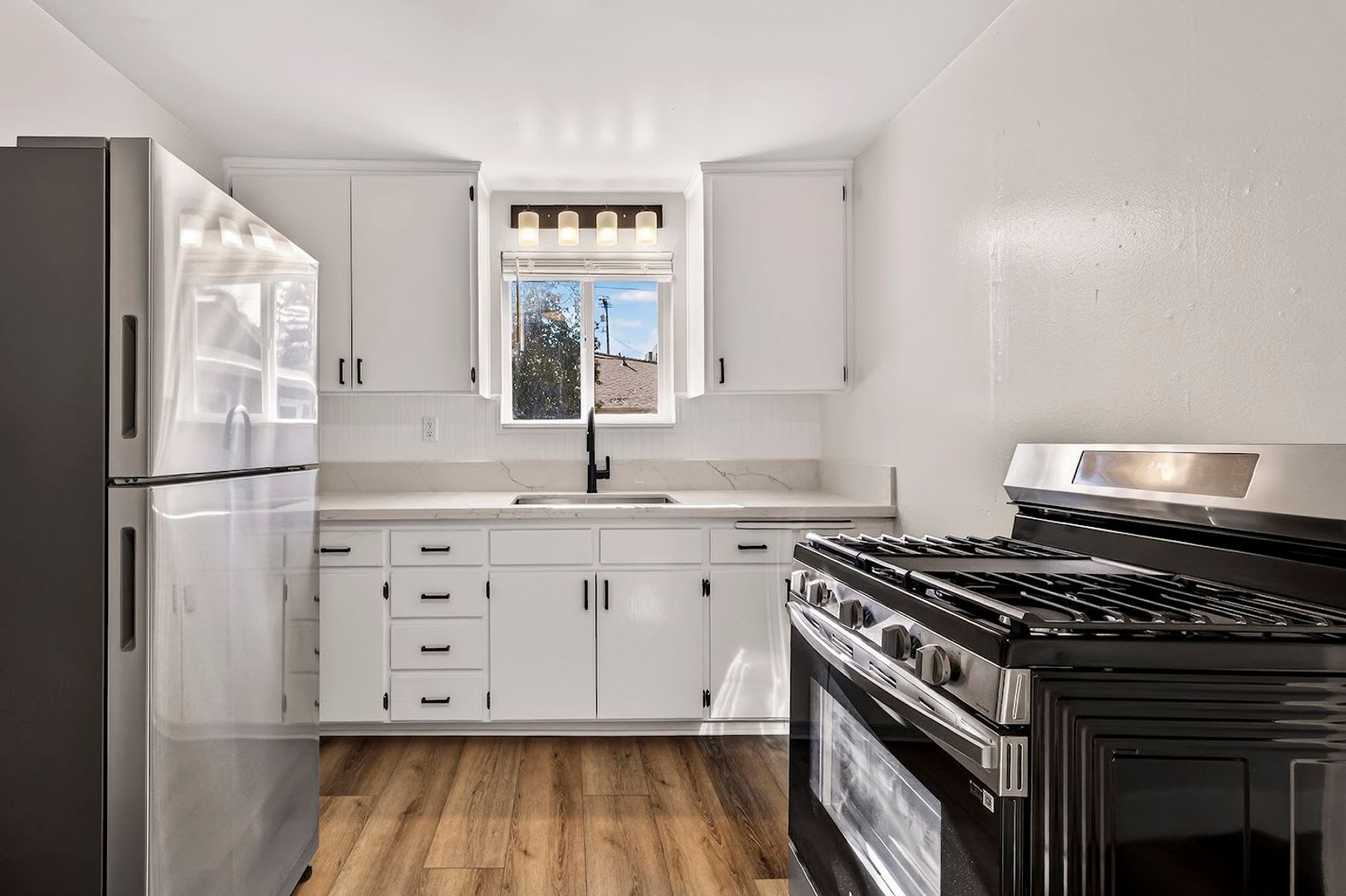 MOVE IN SPECIAL $3000 if lease signed by July 2026!! 3 Bedroom Home Close to CSUC! – photo 5