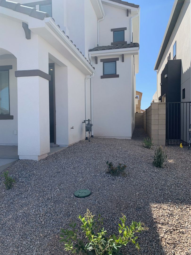 Beautiful Newer 3 Bedroom 2.5 Bathroom home in Desert Color! – photo 3
