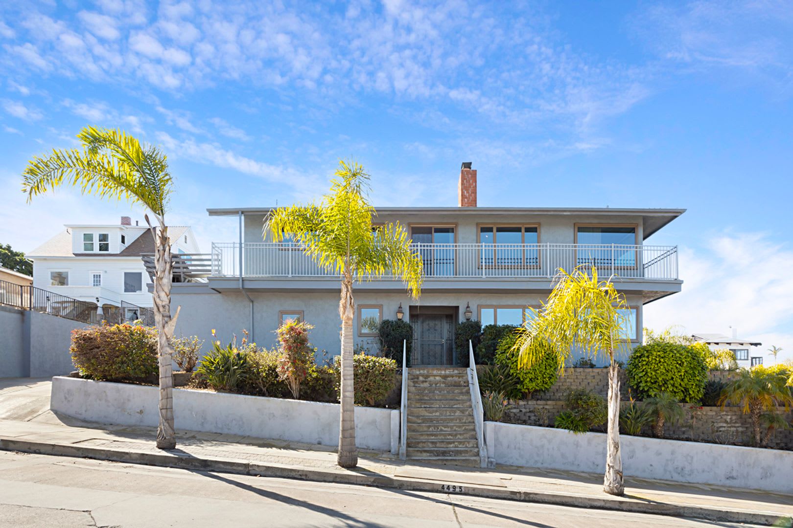 Timeless 4BR/2BA Corner-Lot Home, Perched on the Hills of Ocean Beach. Sweeping Ocean Views – photo 3