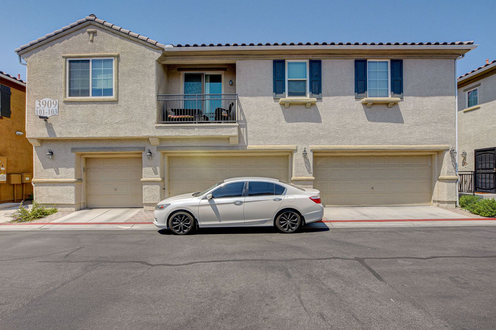 Stunning 3 Bedroom 2.5 Bath Condo! – photo 1