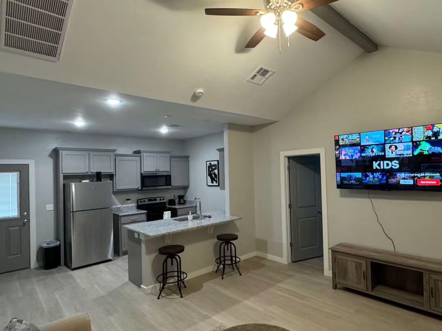 Fully Furnished 2BR/2BA – photo 4