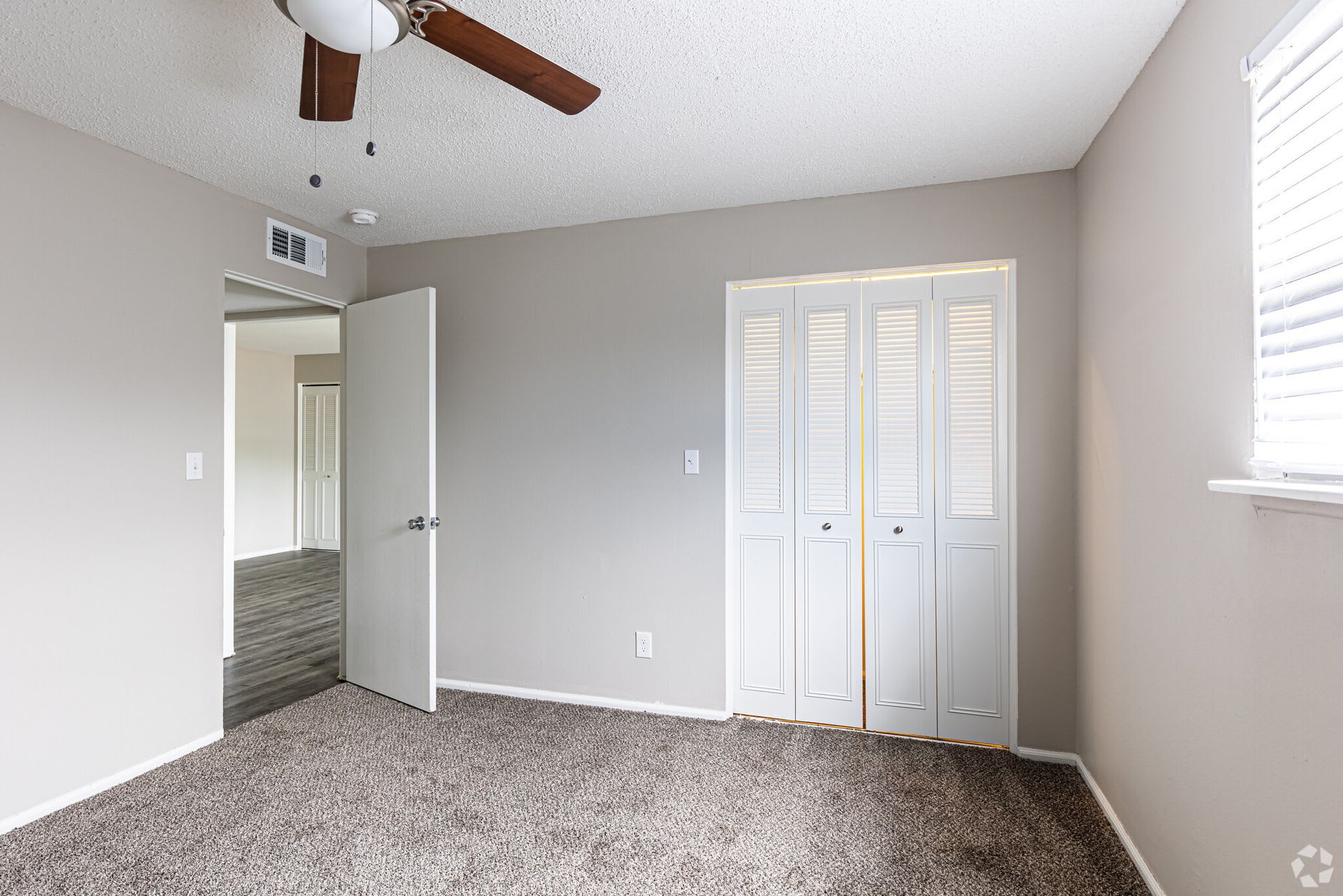 Mission Manor Apartments – photo 3