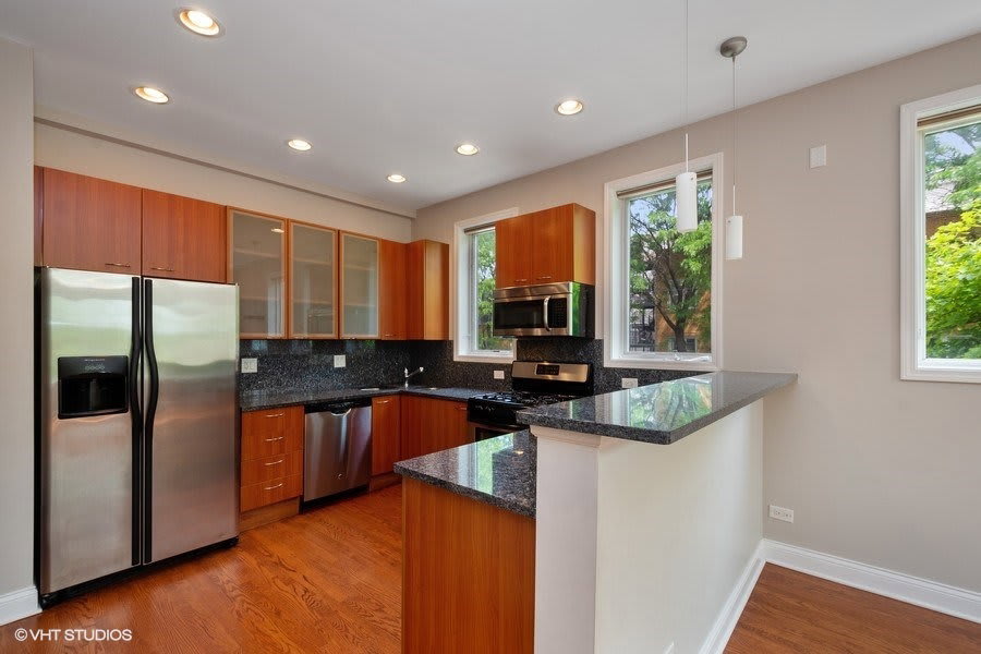 1458 North Artesian Avenue – photo 3