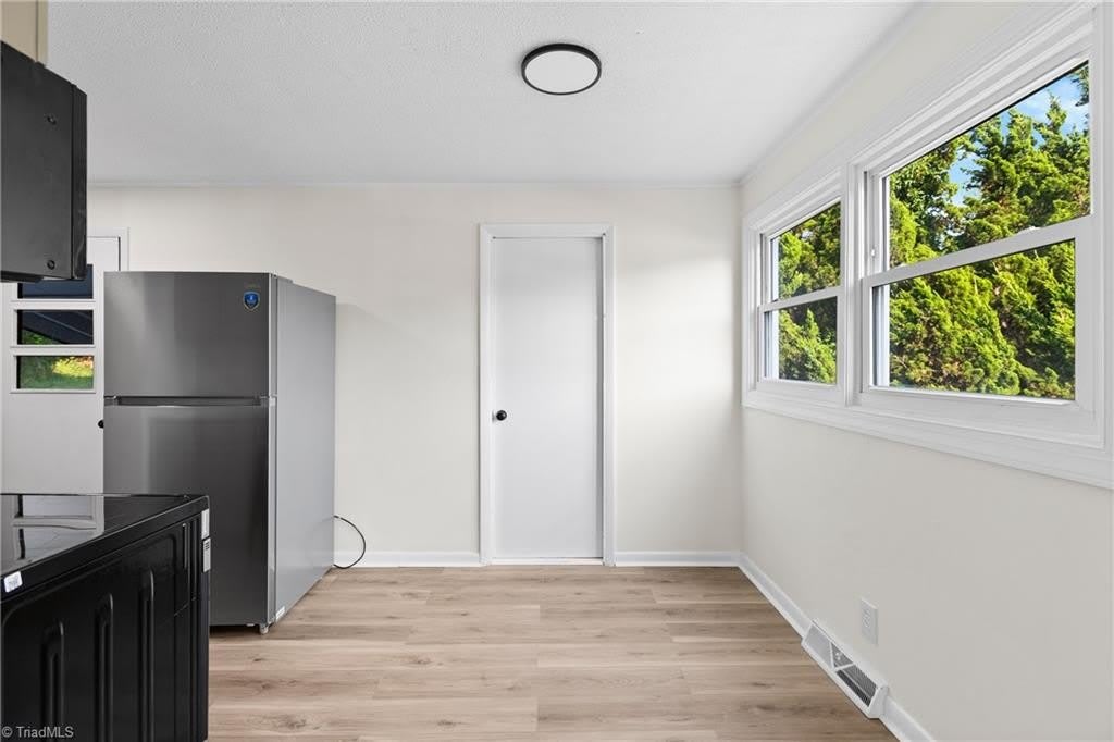 1471 Miller Street – photo 4