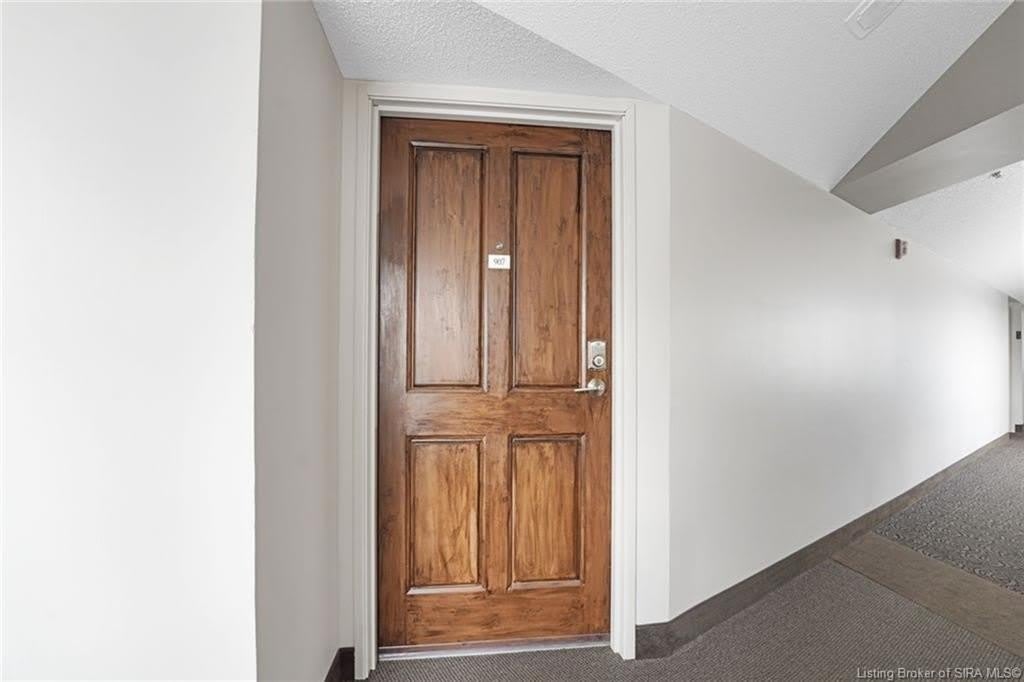 1 Riverpointe Plaza – photo 2