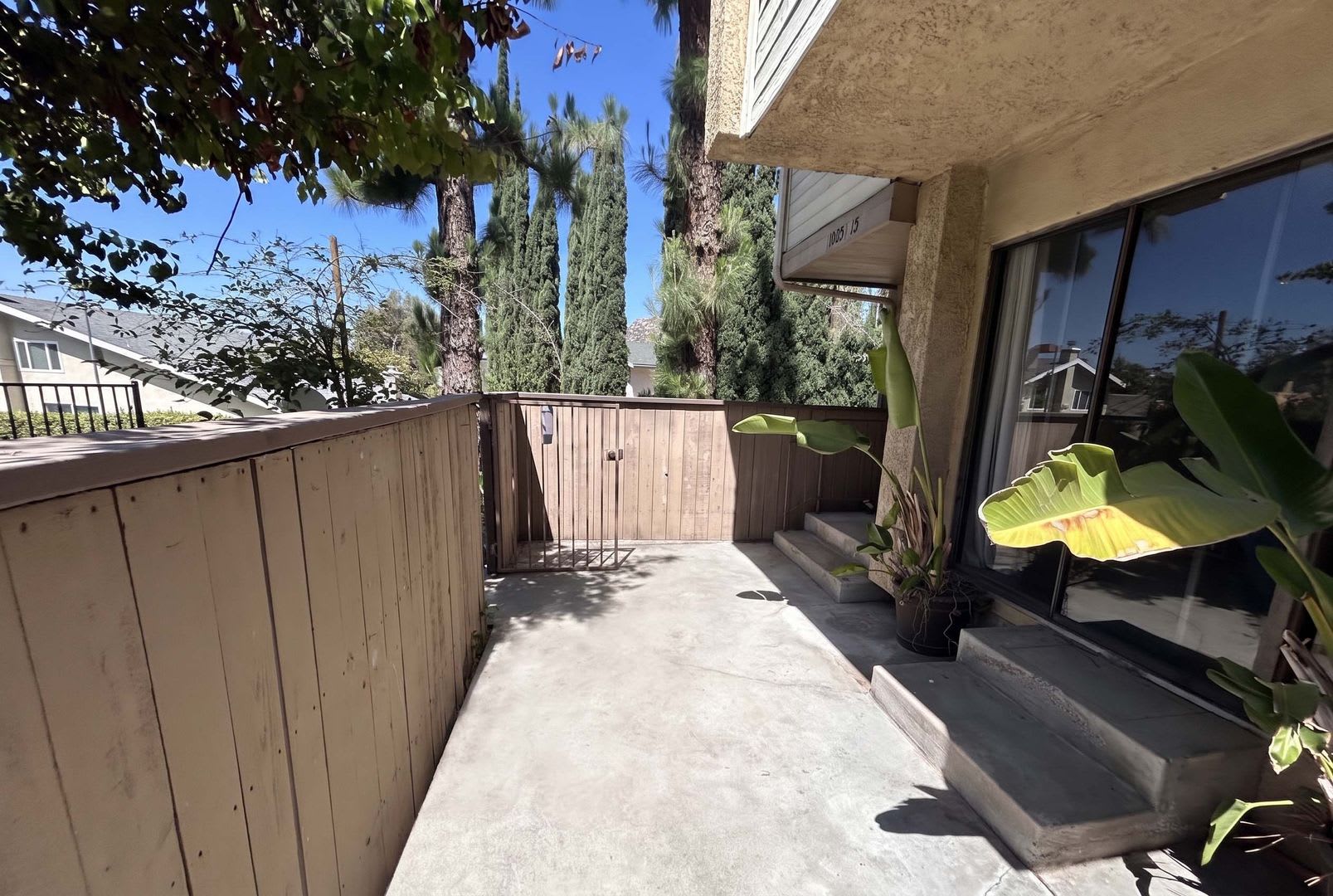 Charming End-Unit Townhome in the Heart of Chatsworth – photo 3