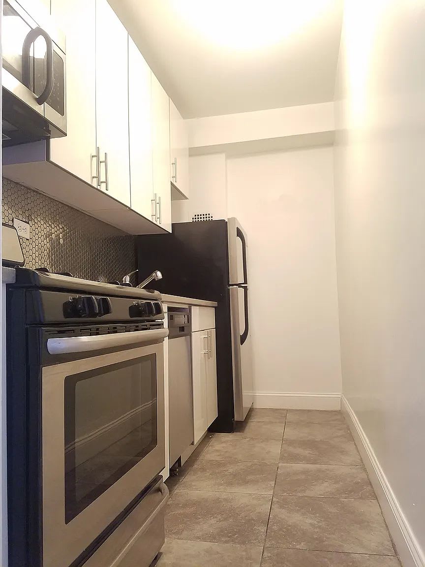 445 E 77th St Apt 2H – photo 4