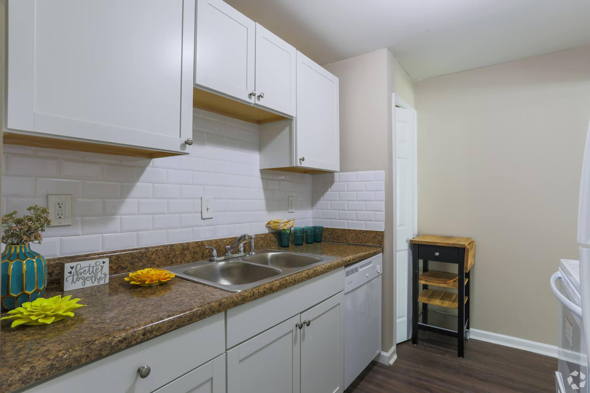 Creekside Apartments – photo 2