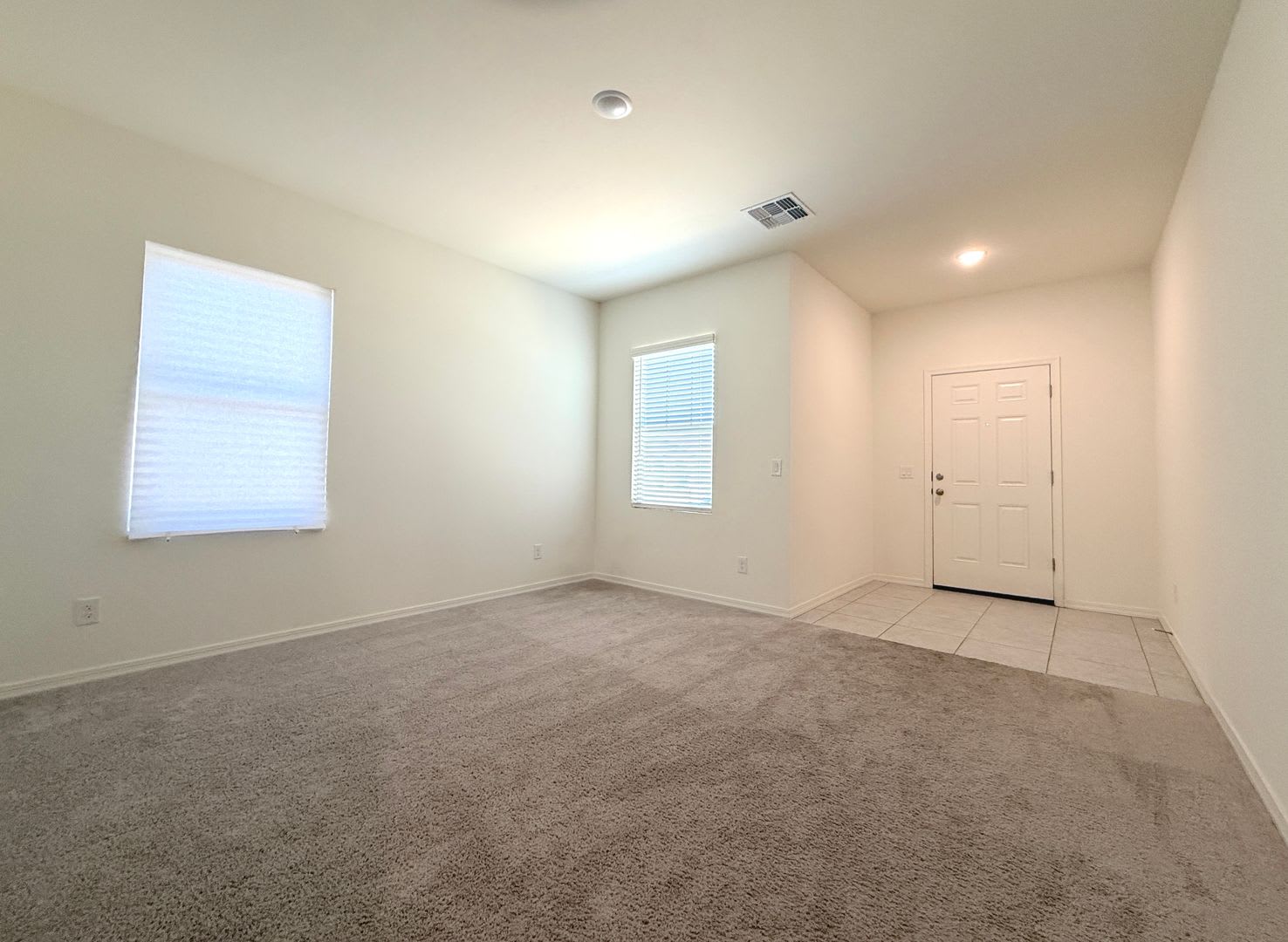Newer 5-Bedroom + Loft Home in a Prime Phoenix Location! – photo 4