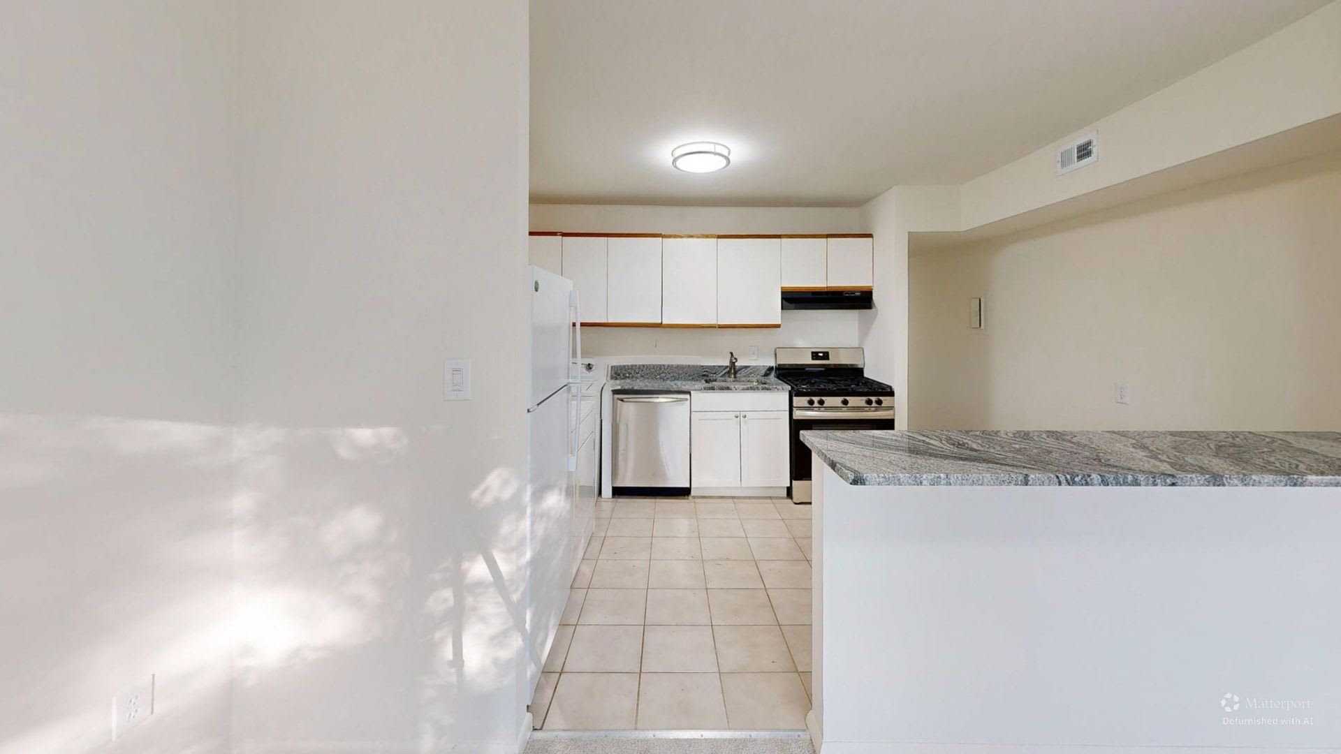 Fresh and ready 2Bed/1Bath – photo 2