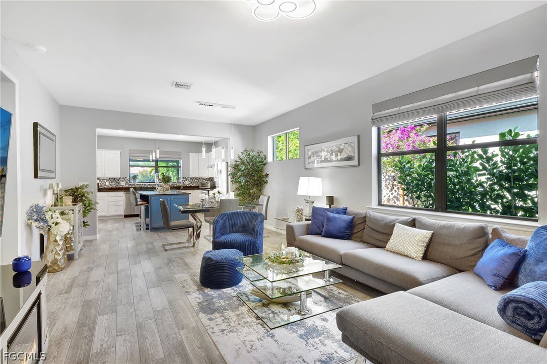 10908 Clarendon Street – photo 5