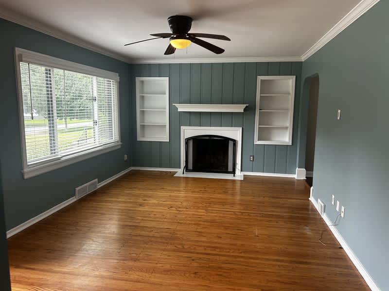 2421 Clarendon Avenue – photo 2