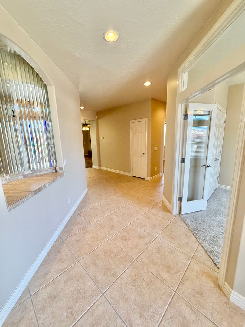 4 bed, 2 bath home in the quiet and desirable Castle Rock subdivision. **PET FRIENDLY** – photo 5