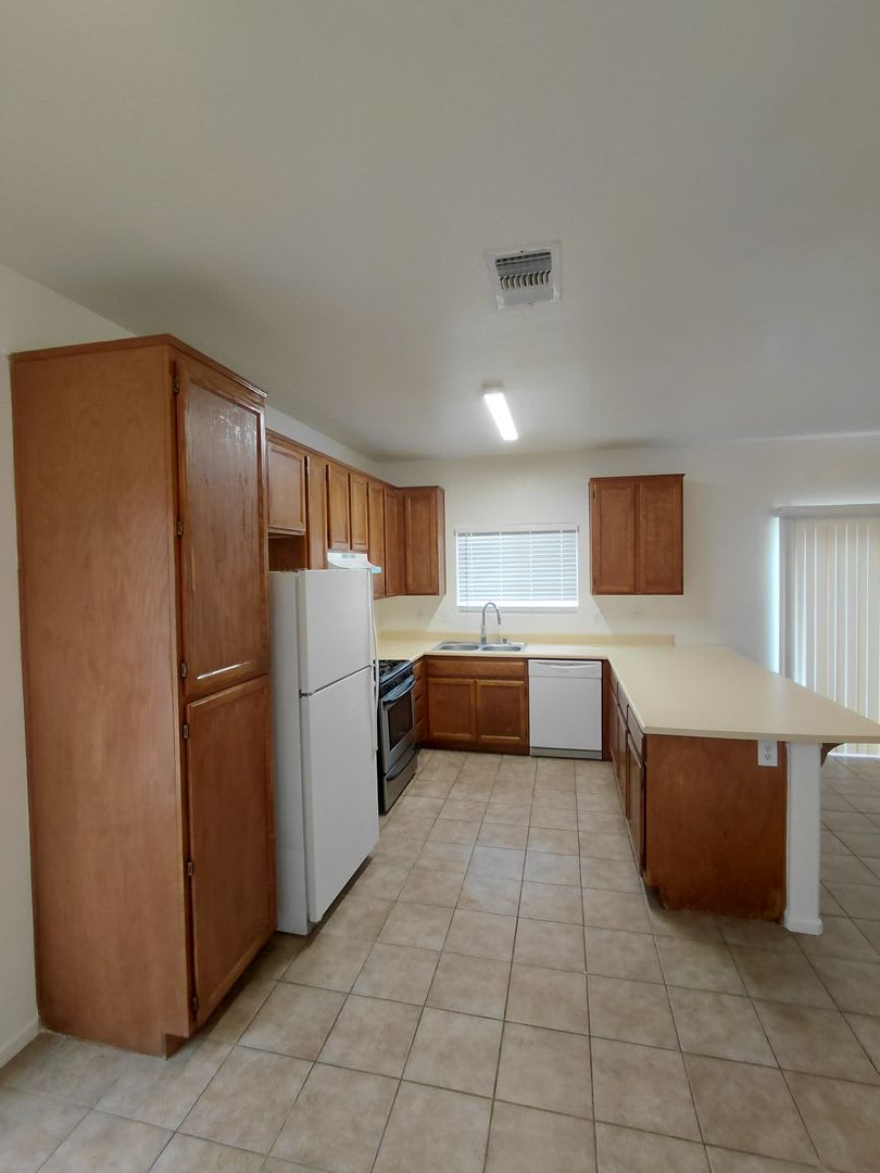 Spacious 4Bd 3Ba Home With Large Backyard In Imperial – photo 5