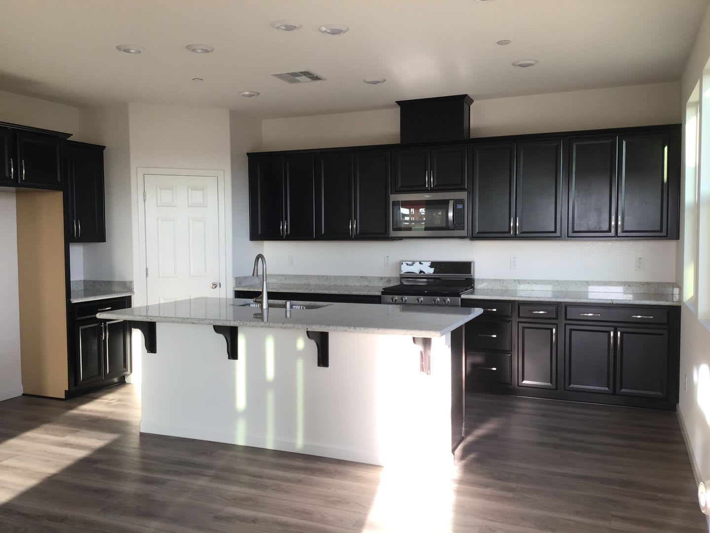 Nearly new Roseville home in Woodcreek Oaks area – photo 5