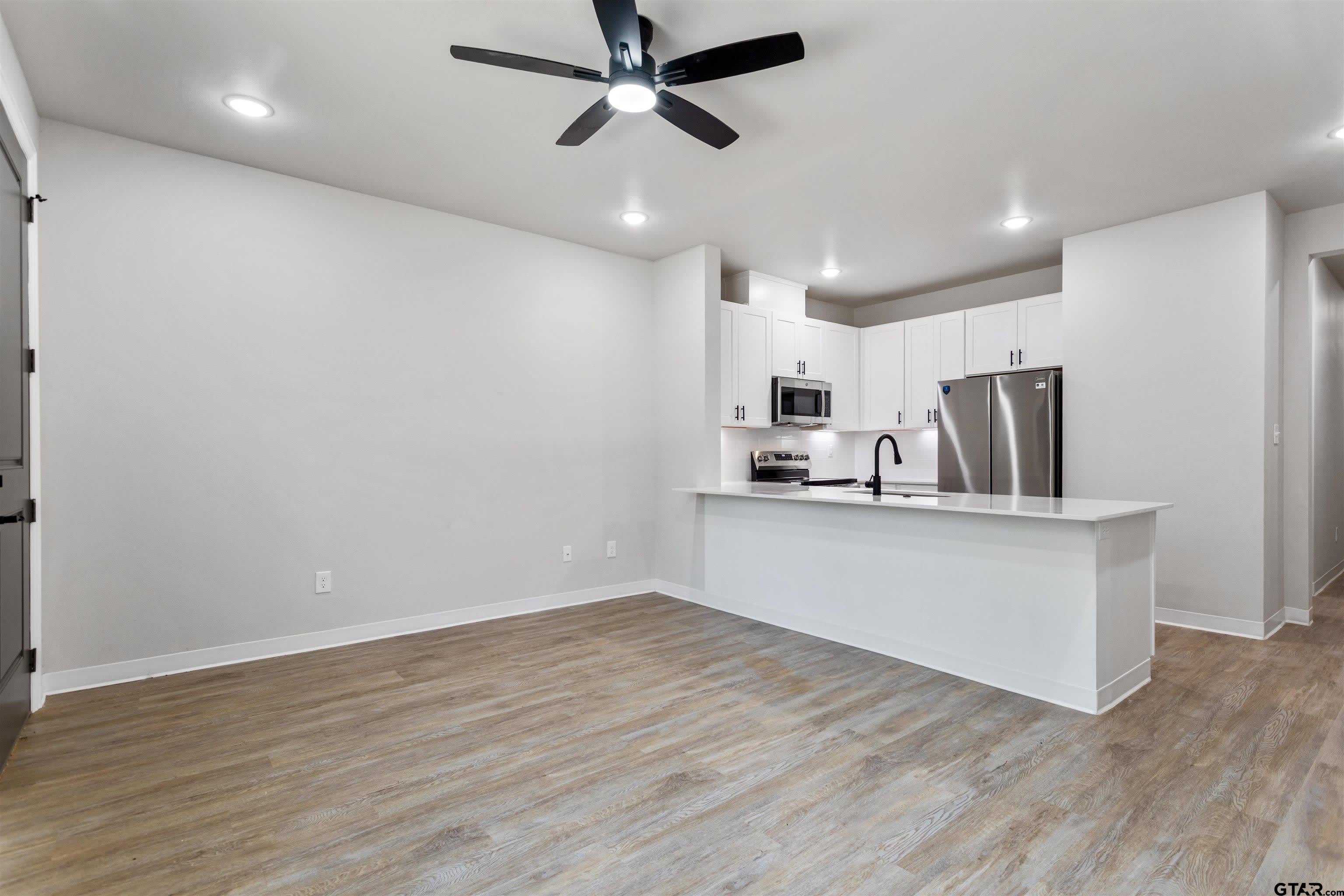 1164 1168 E Earle – photo 3