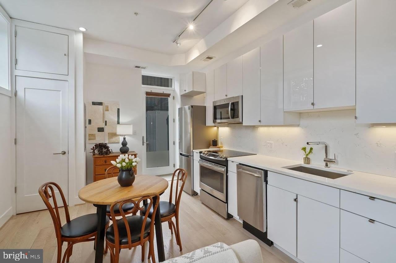 1211 G Street Se – photo 3