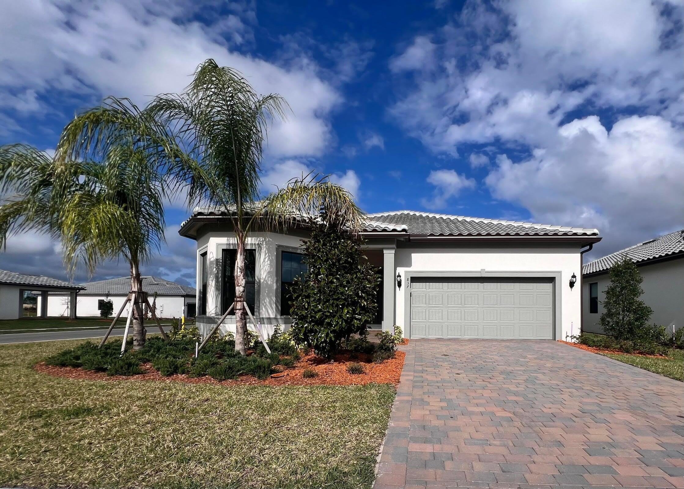 837 SE Courances Drive – photo 3