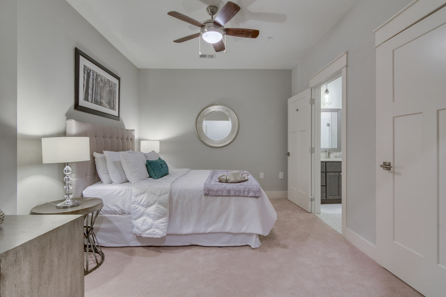 525 East Apartments – photo 4