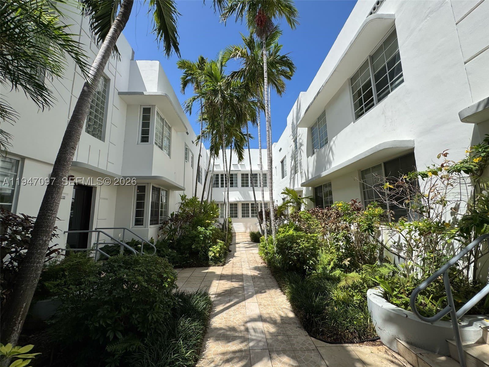1000 Meridian Ave – photo 1