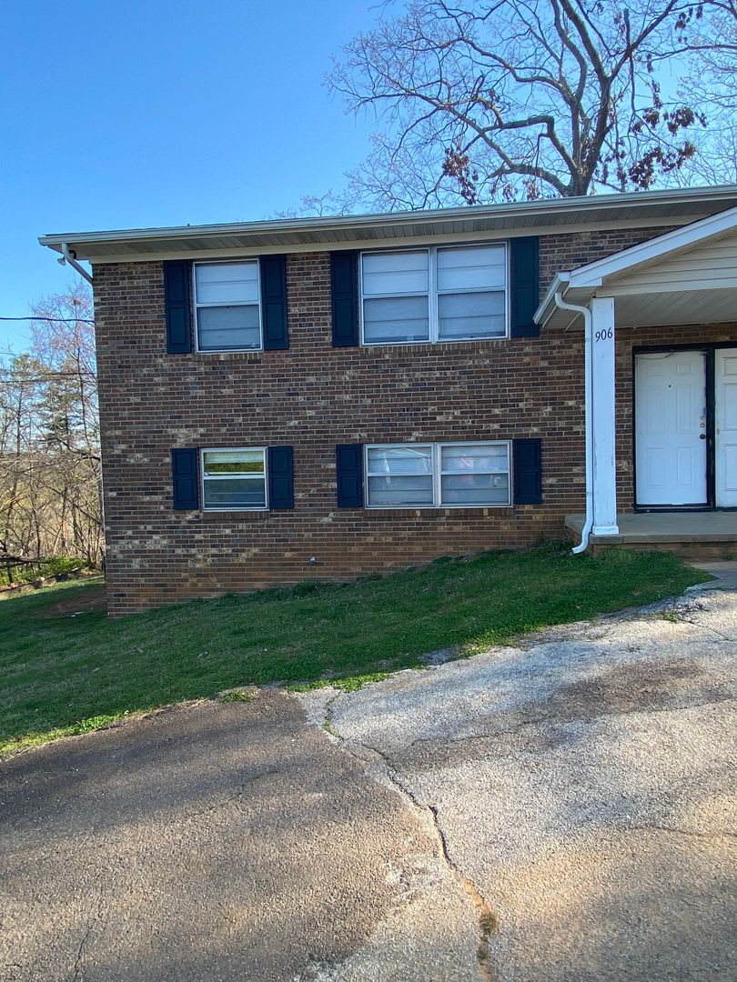 906 Flanders Lane – photo 1