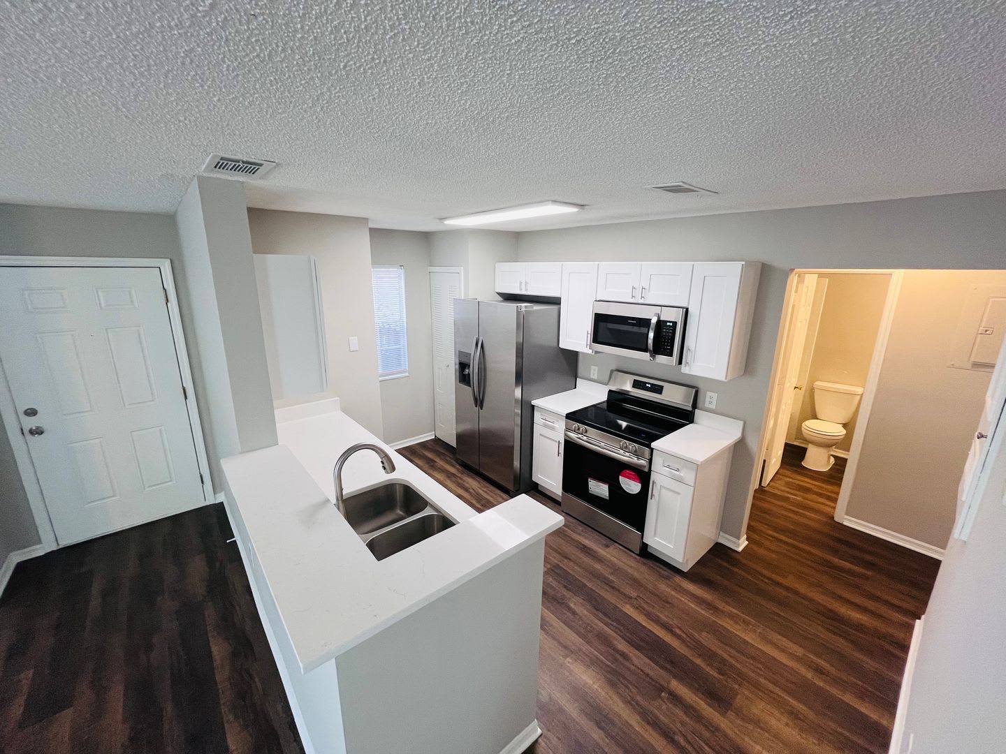 2/2 w/DEN 1st Floor Condo – photo 3