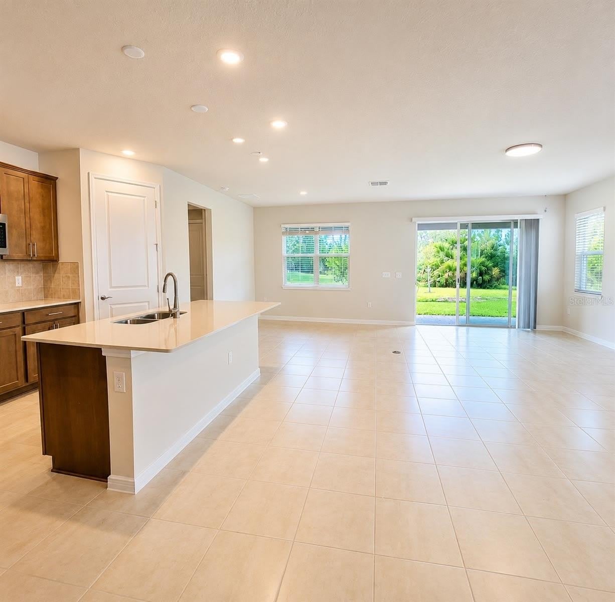 17391 SAW PALMETTO Avenue – photo 5