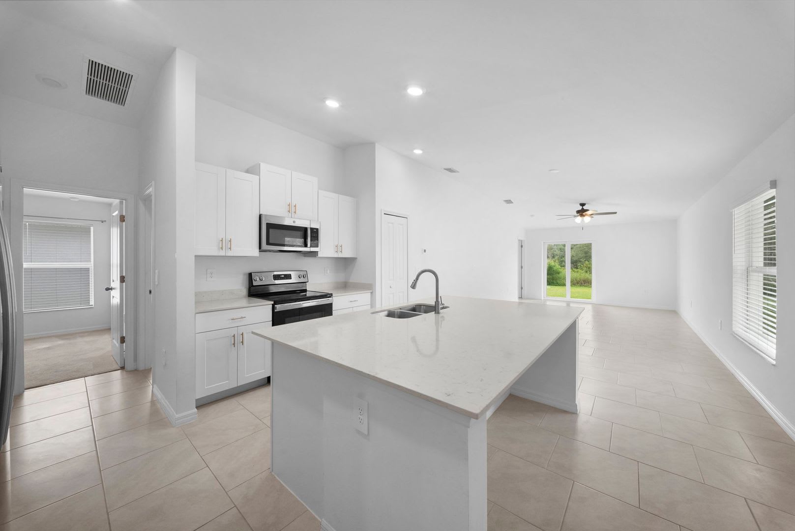 Modern 3 bedroom 2 bathroom single family home in Lehigh Acres – photo 5