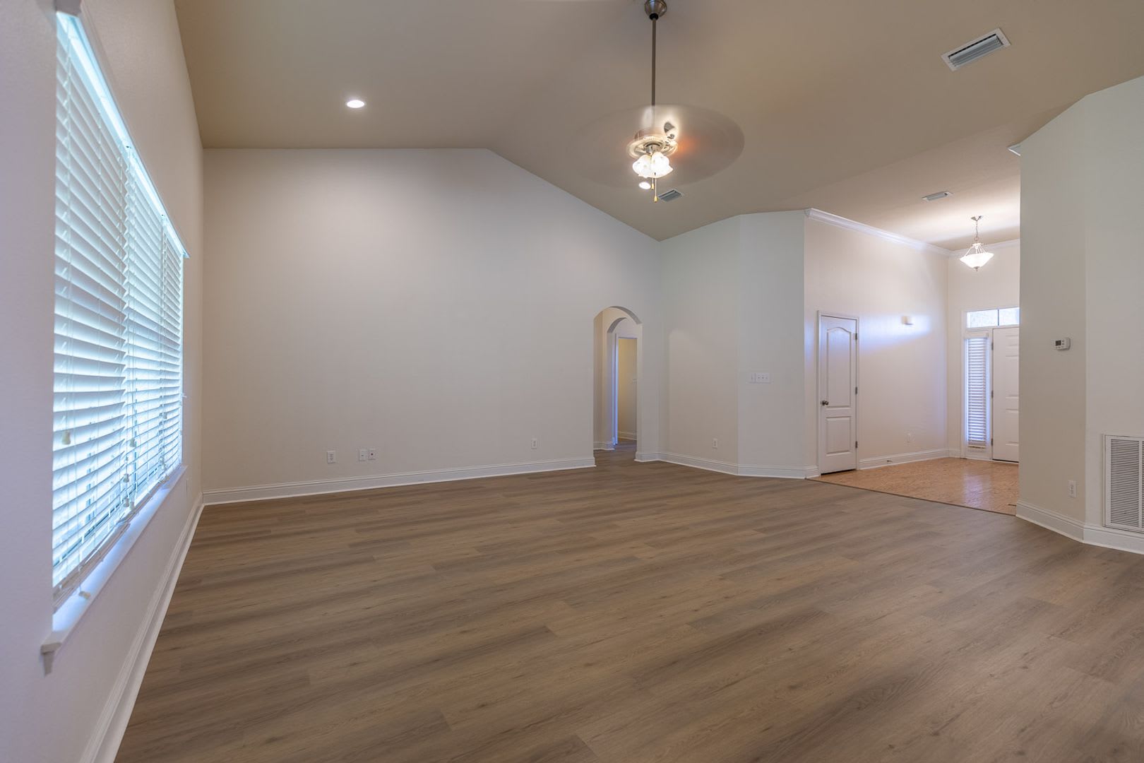 Spacious 3-Bedroom Home in Daphne – photo 4
