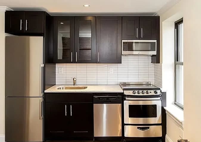 447 E 9th St – photo 1