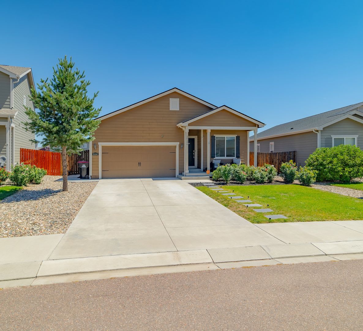 Spacious 3-Bedroom Ranch with Large Fenced Backyard & 2-Car Garage in Larson Ranch – photo 2