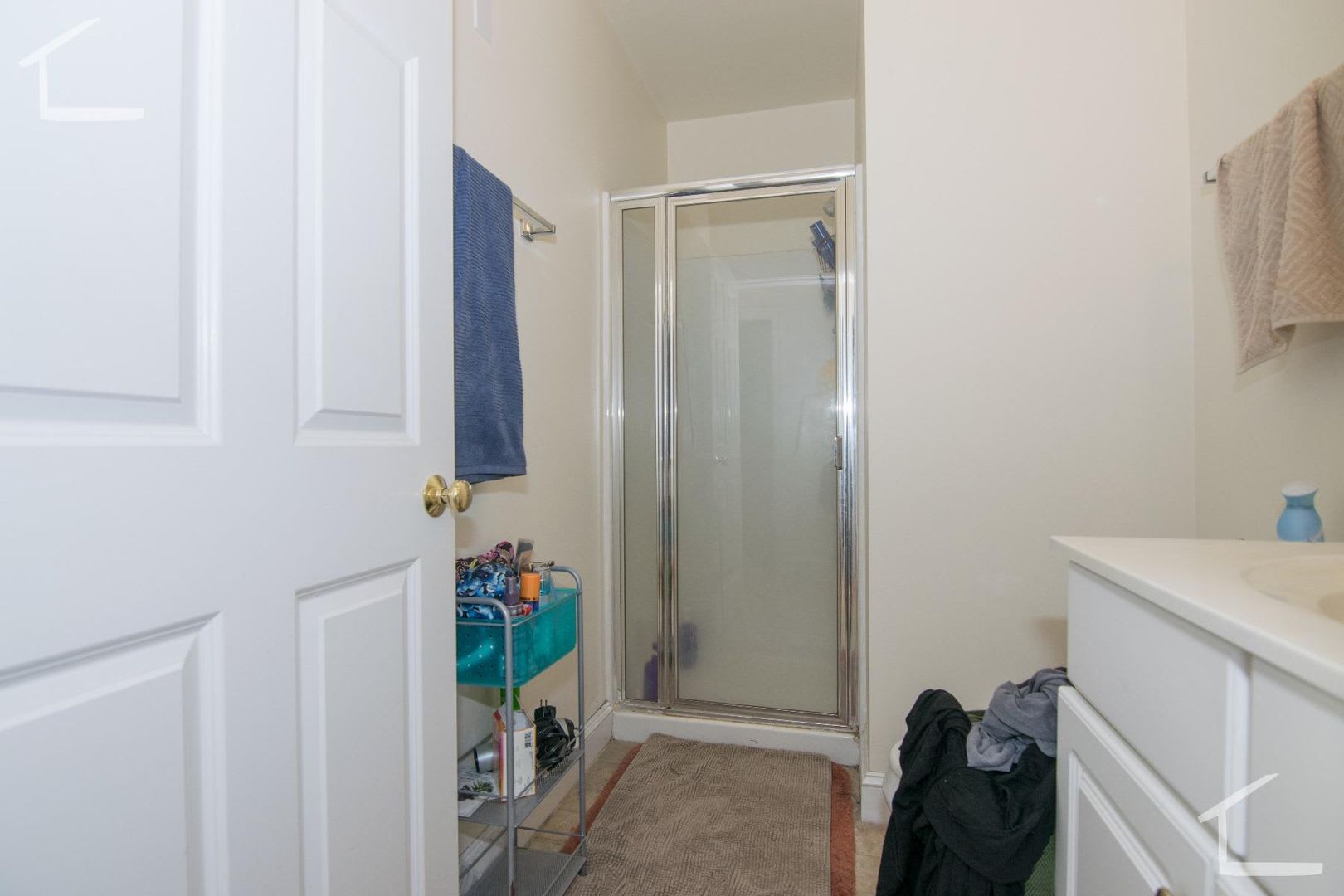 Charming 3 Bedroom-No Broker Fee – photo 5