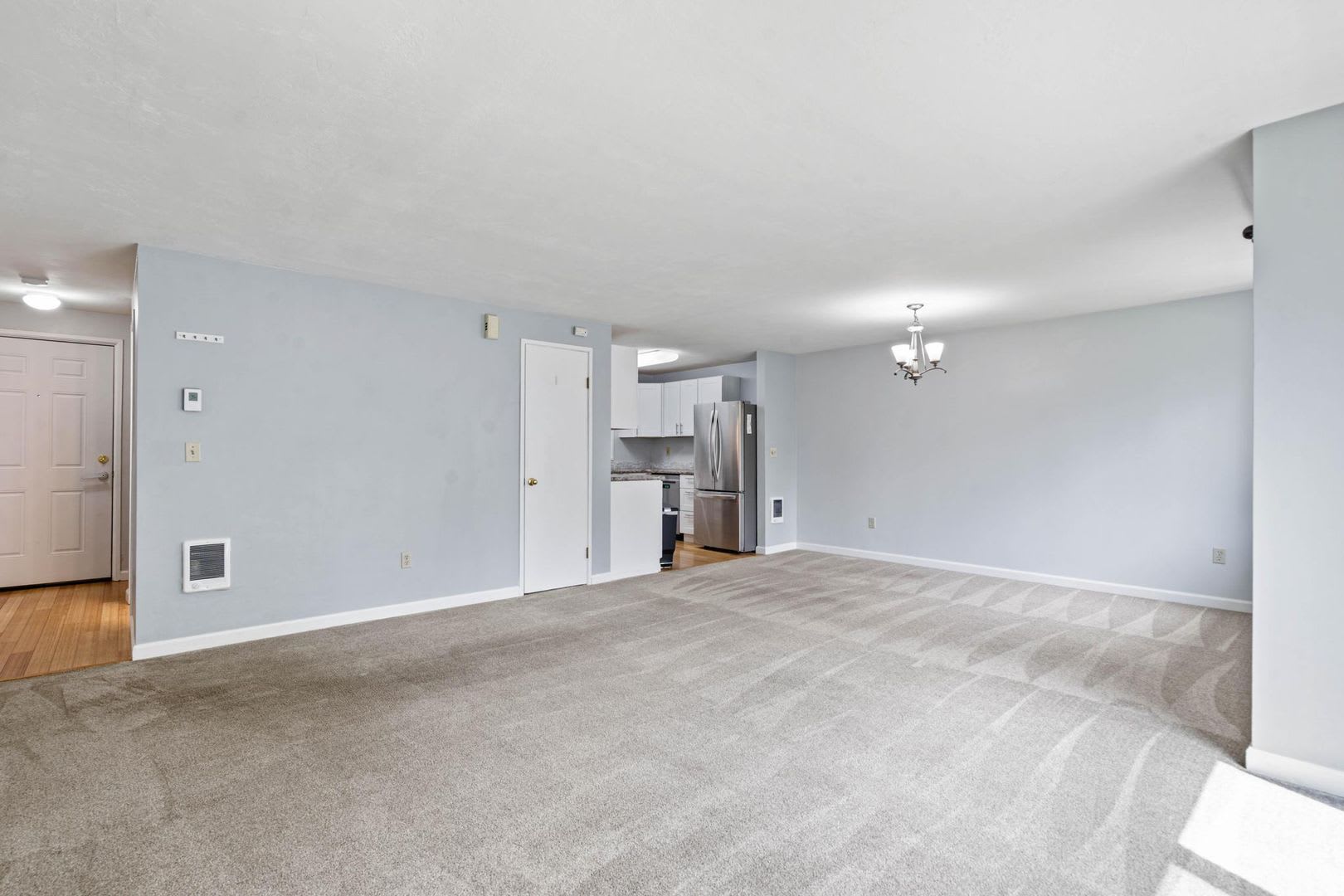 600 Off 1St Month Beautiful Bright 2 Bdrm 2 5 Bath Lake Oswego Condo W D Covered Parking Pool Serene Setting – photo 5
