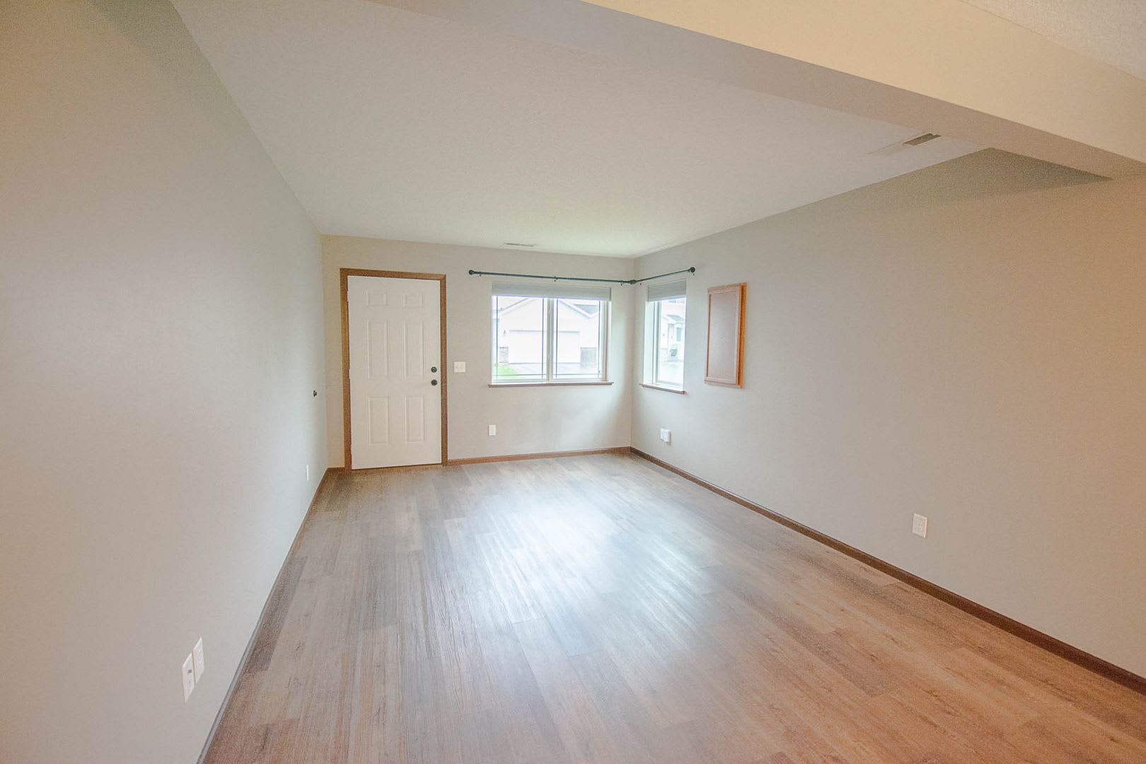 Modern Townhome in a Convenient NW Location – photo 3