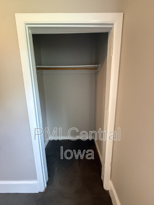 1701 E Walnut St – photo 4