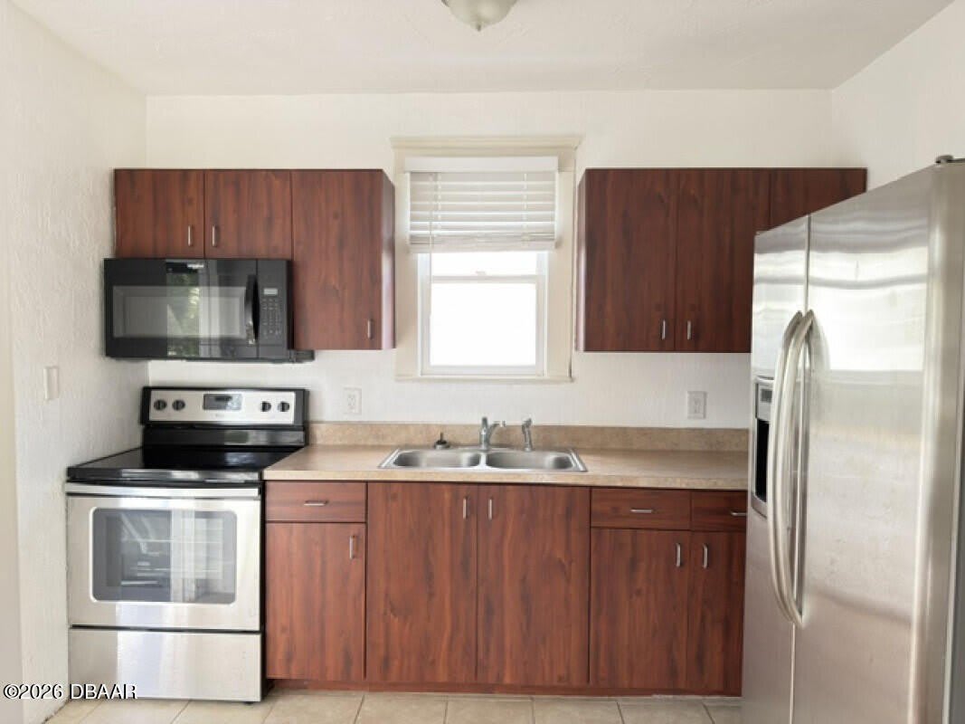 221 N Oleander Avenue – photo 3