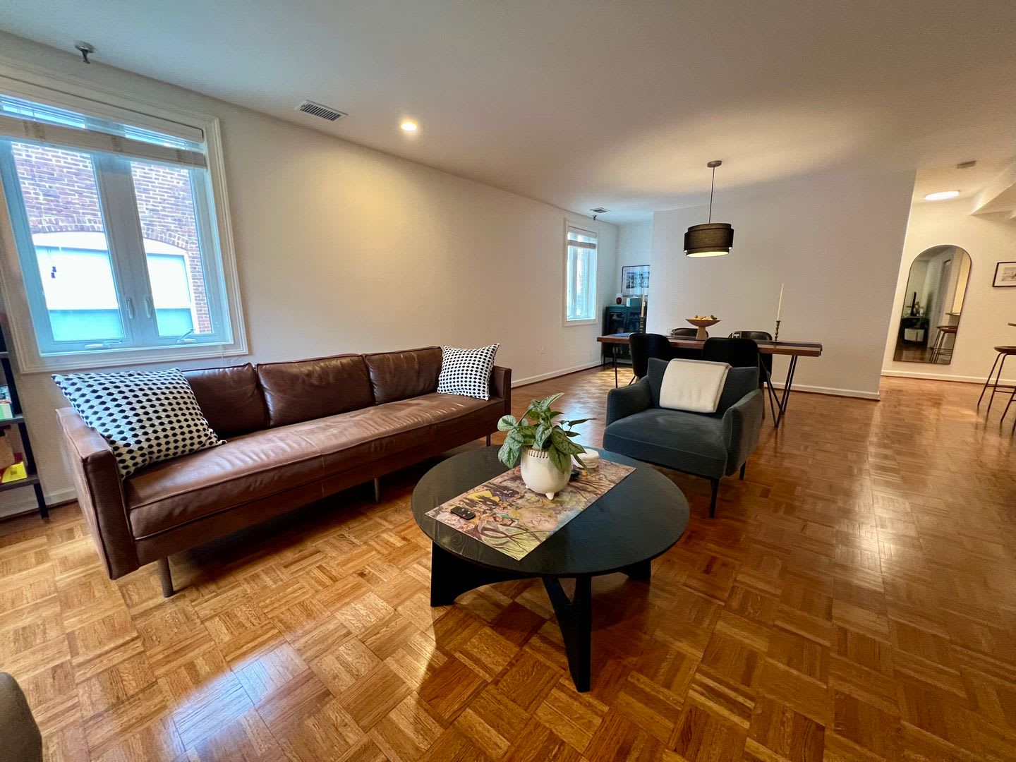 Gorgeous 2-Bed/2-Bath Condo in the Heart of Old City! Available August 1st! – photo 5