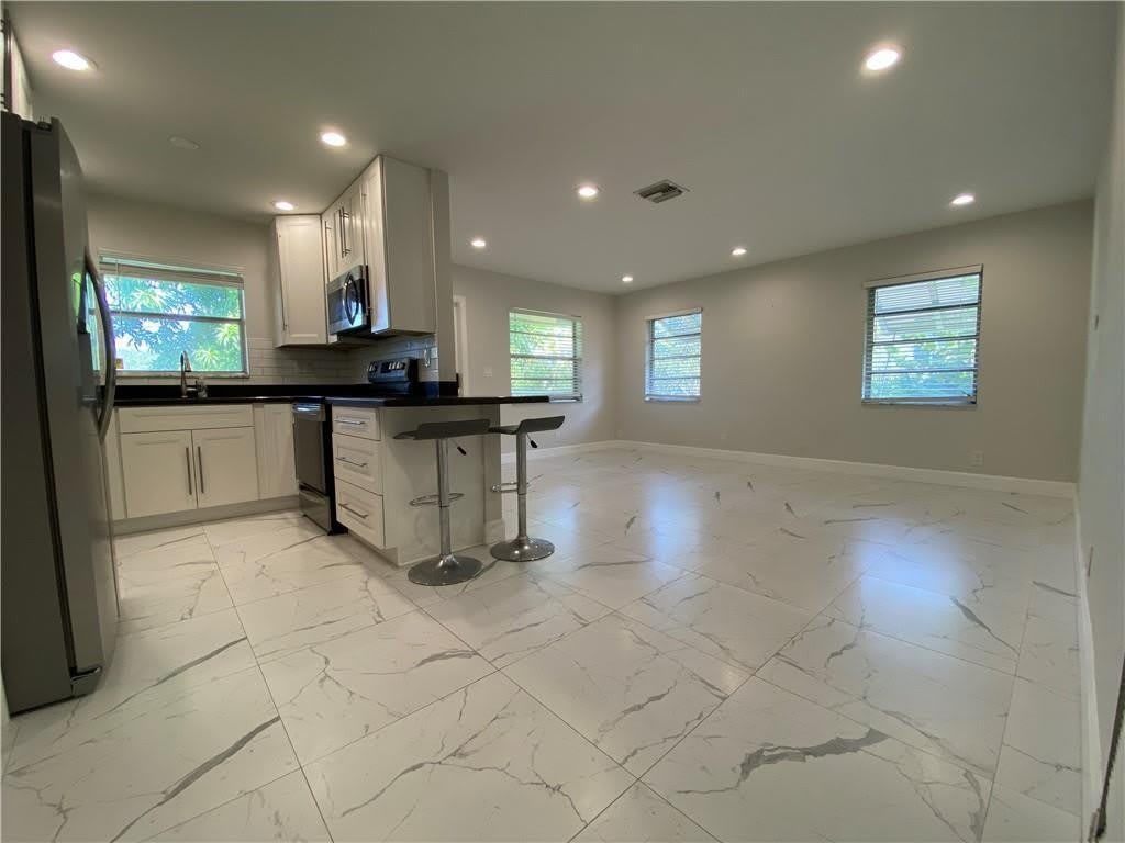 624 NE 10th Avenue – photo 2