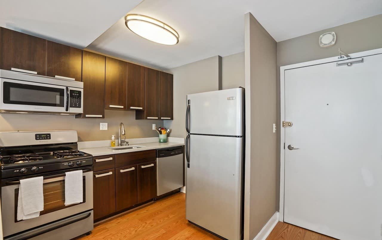 1101 3rd St SW Apt 408 – photo 4