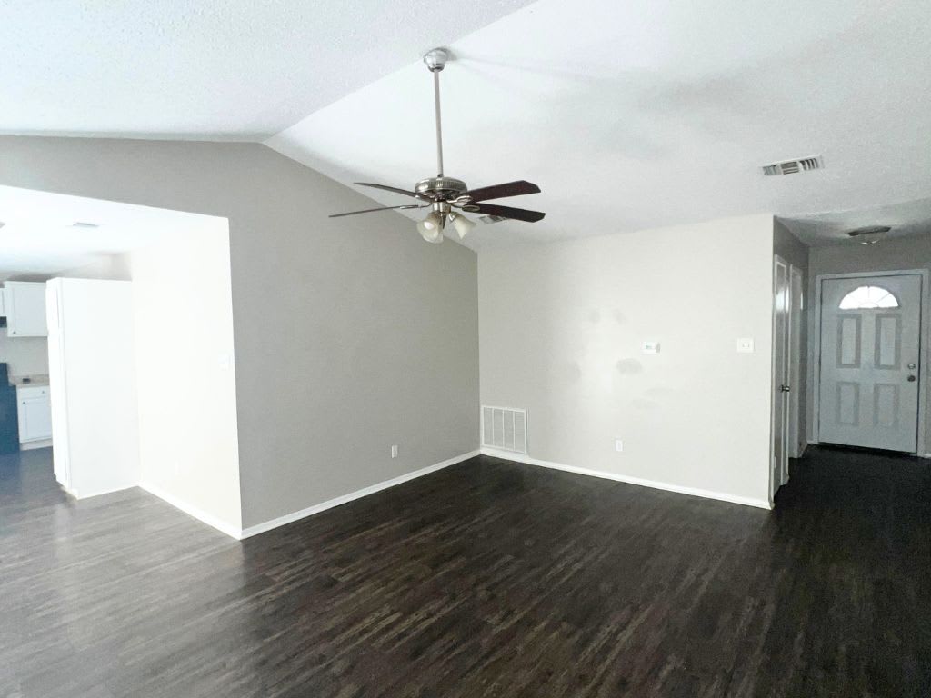 917 Nicole Dr – photo 2