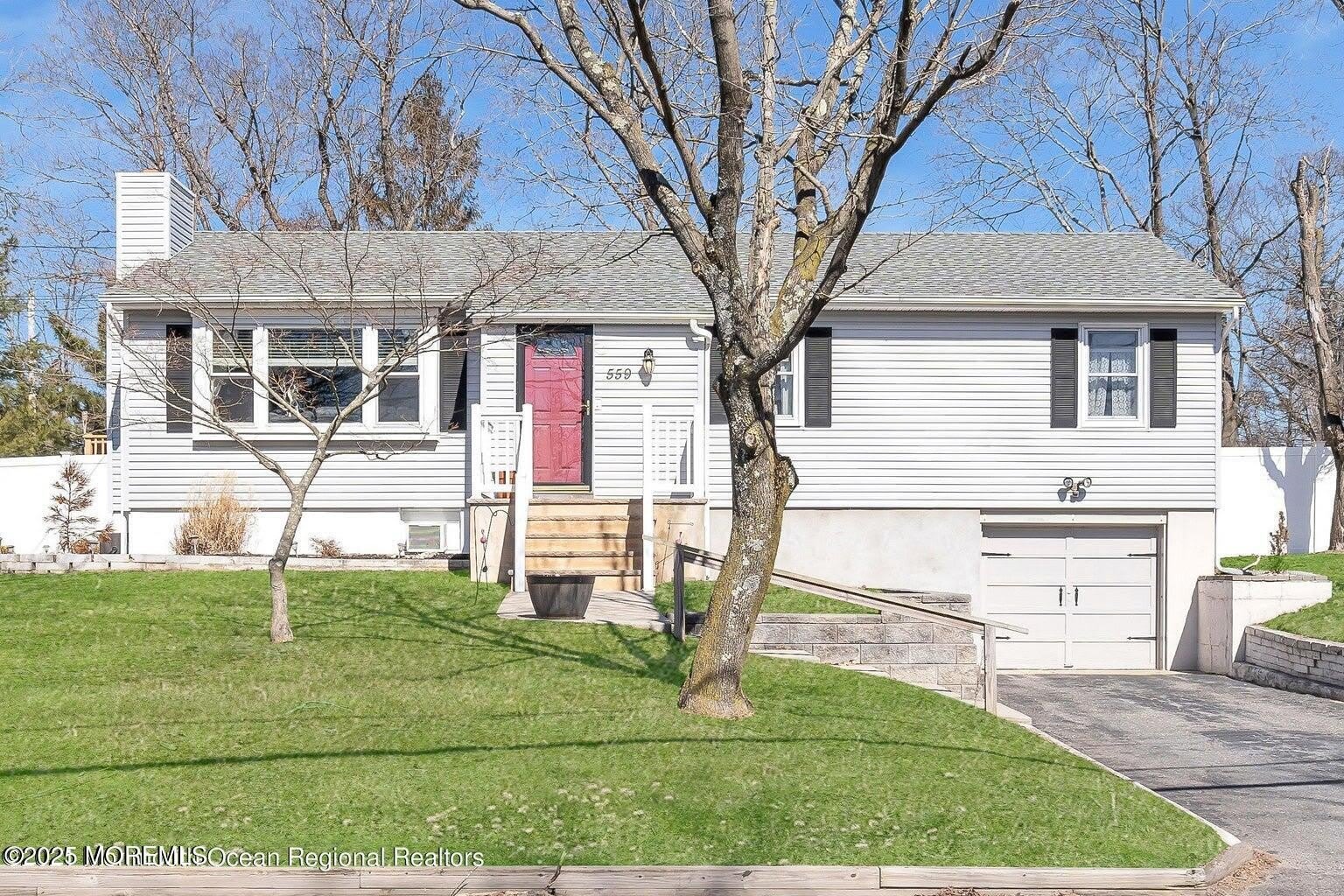 559 Dow Avenue – photo 1