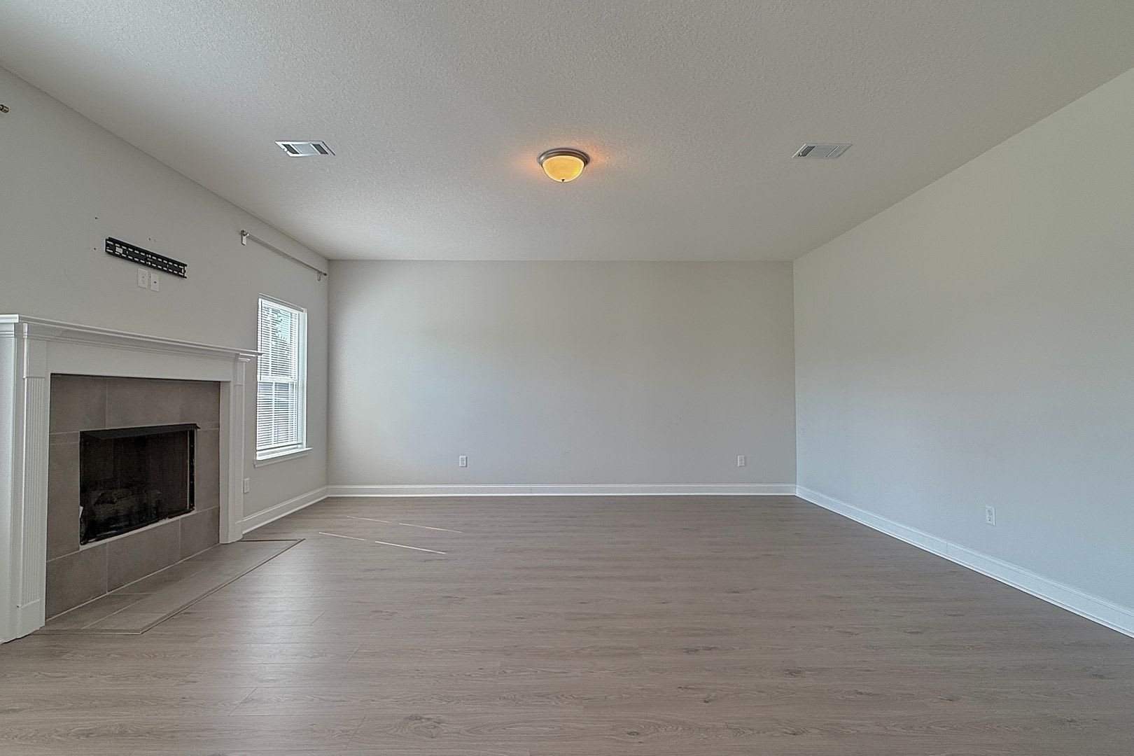 AVAILABLE NOW + LAWN CARE INCLUDED! (Pet Friendly) – photo 5